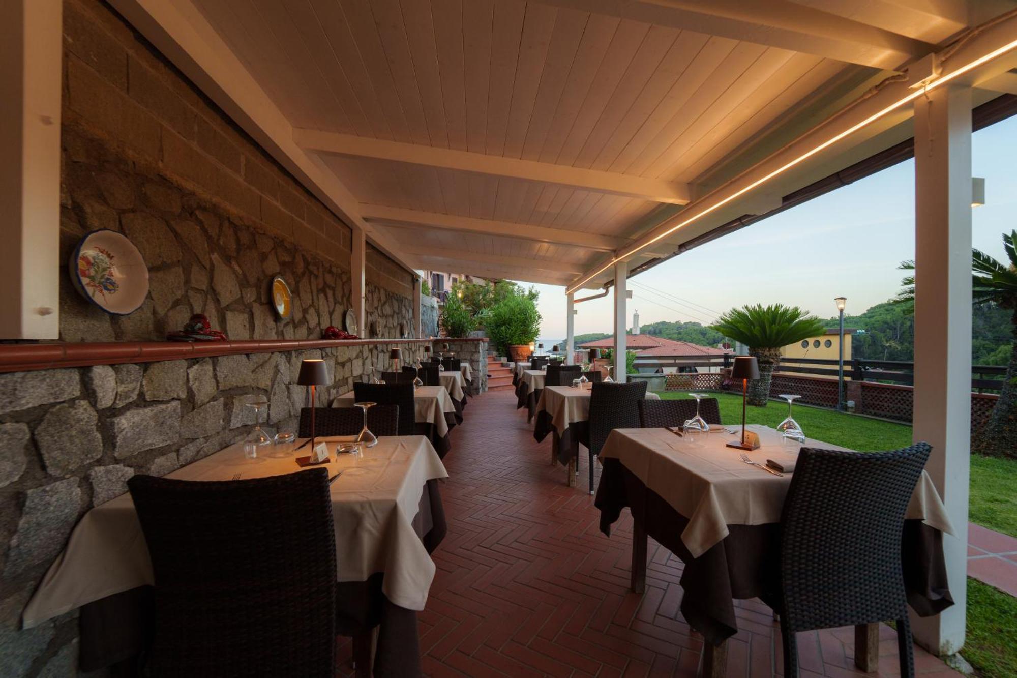 Hotel Lo Scirocco Fetovaia Exterior foto
